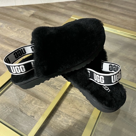 UGG Other - UGG Fluff Yeah Clog Slippers (Kids)